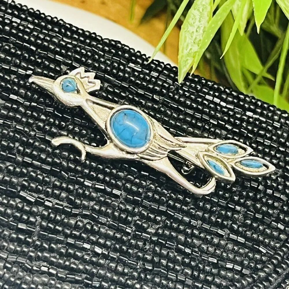 Road Runner Turquoise Colored Stones and Silver Tone Pin Vintage Brooch 1131